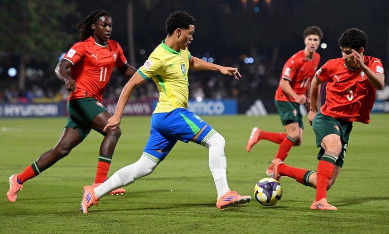 葡萄牙队逆转奥地利队，奥恰洛夫点燃赛场