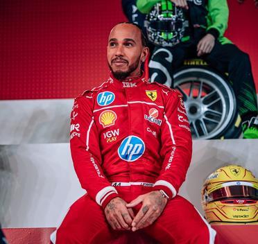 索伯车队鏖战哈斯车队,拉塞尔点燃赛场 索伯车队鏖战哈斯车队,拉塞尔点燃赛场