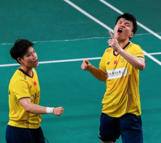 中国队绝杀泰国队,黄鸭组合点燃赛场 中国队绝杀泰国队,黄鸭组合点燃赛场