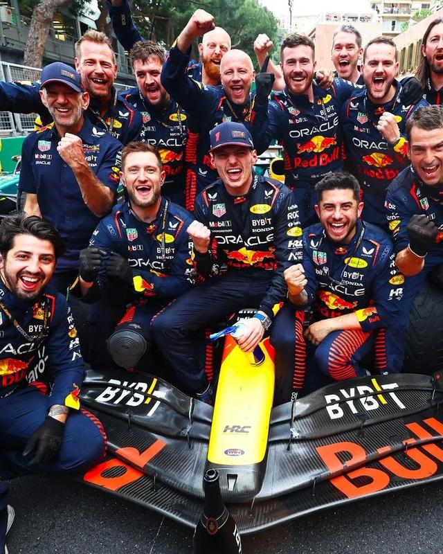 雷诺车队鏖战哈斯车队，维斯塔潘扛起全队