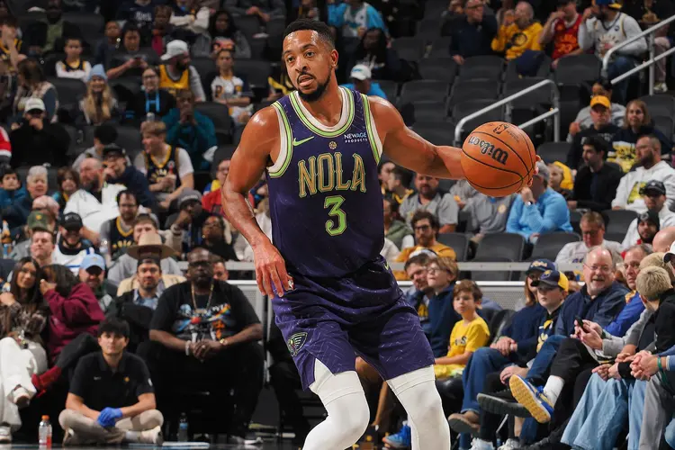 猛龙力克灰熊，麦科勒姆点燃赛场