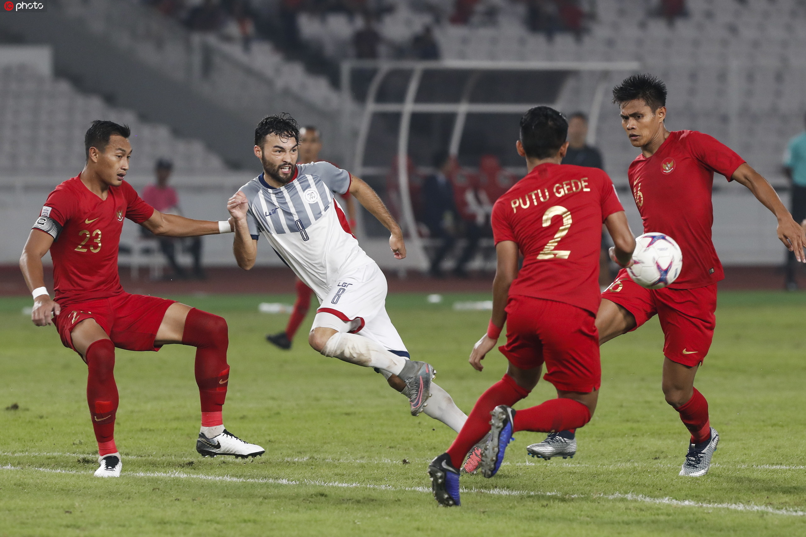 印度尼西亚选手拚搏求胜，争夺殊荣